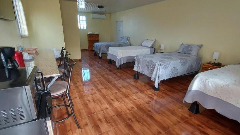 Четырехместный Номер Стандарт, B&d Lodgings