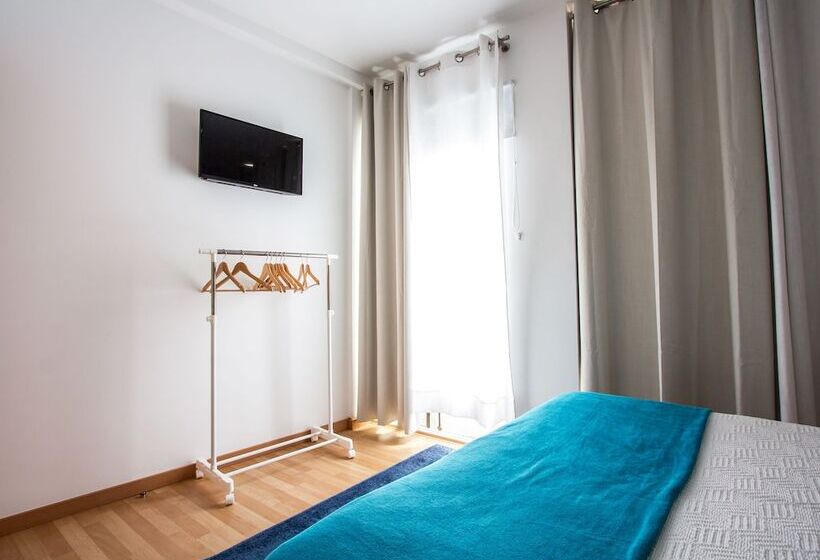 اتاق استاندارد با سرویس بهداشتی مشترک, Central Guest House