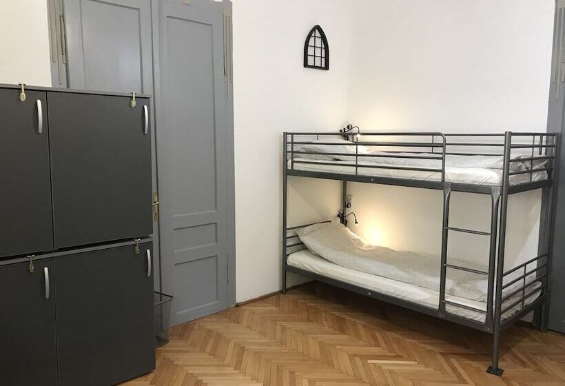 공동 객실, Passpartout Hostel