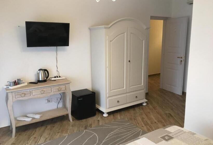 Номер Superior с Балконом, City Garden Guest House