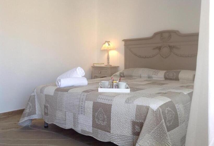 Номер Superior с Балконом, City Garden Guest House