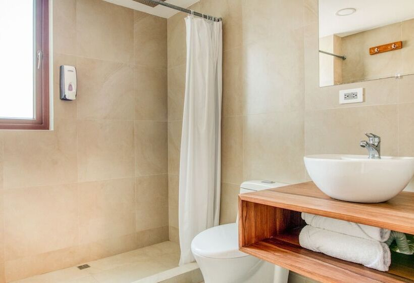 سرير فى غرفة مشتركه, Socialtel Baños   Formerly Selina Baños