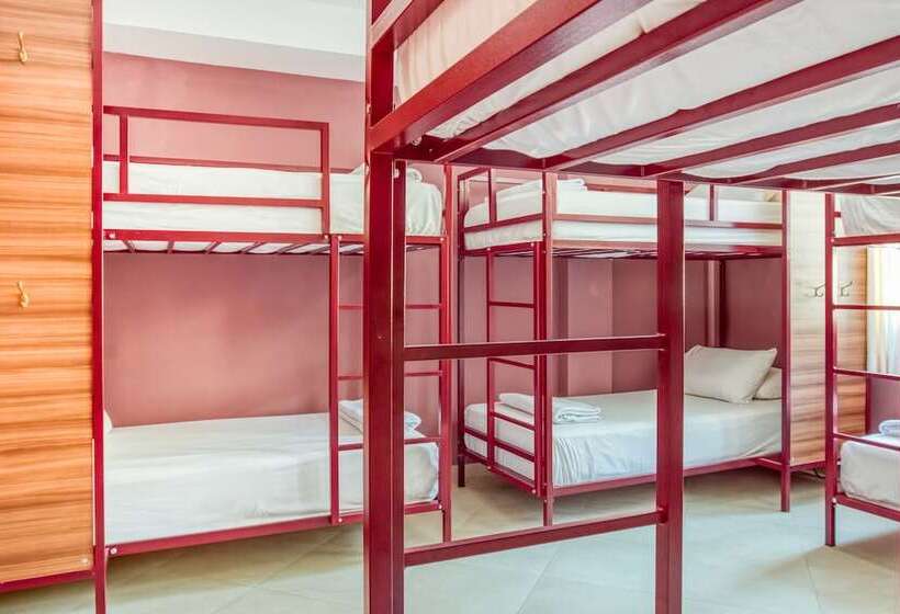 Кровать в Общей Комнате, Socialtel Baños   Formerly Selina Baños
