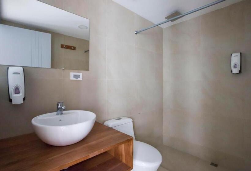 سرير فى غرفة مشتركه, Socialtel Baños   Formerly Selina Baños