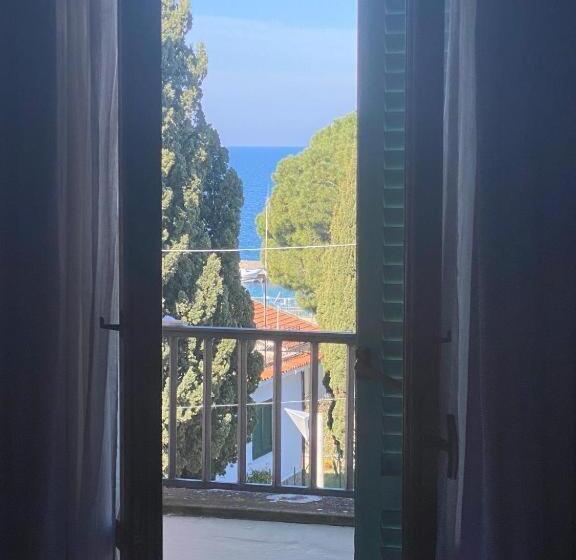 Четырехместный Номер Стандарт Вид на Море, L Elisea Maison De Charme