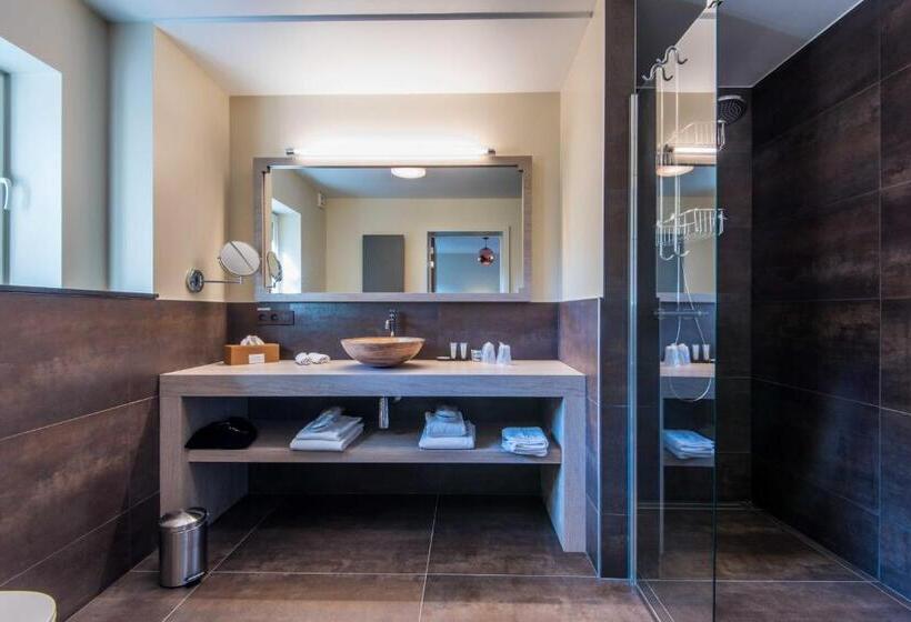 Полулюкс, Koru Hôtel & Private Wellness