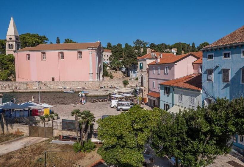 اتاق لوکس, Vila Conte