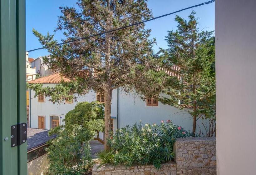 اتاق لوکس با چشم‌انداز شهر, Vila Conte