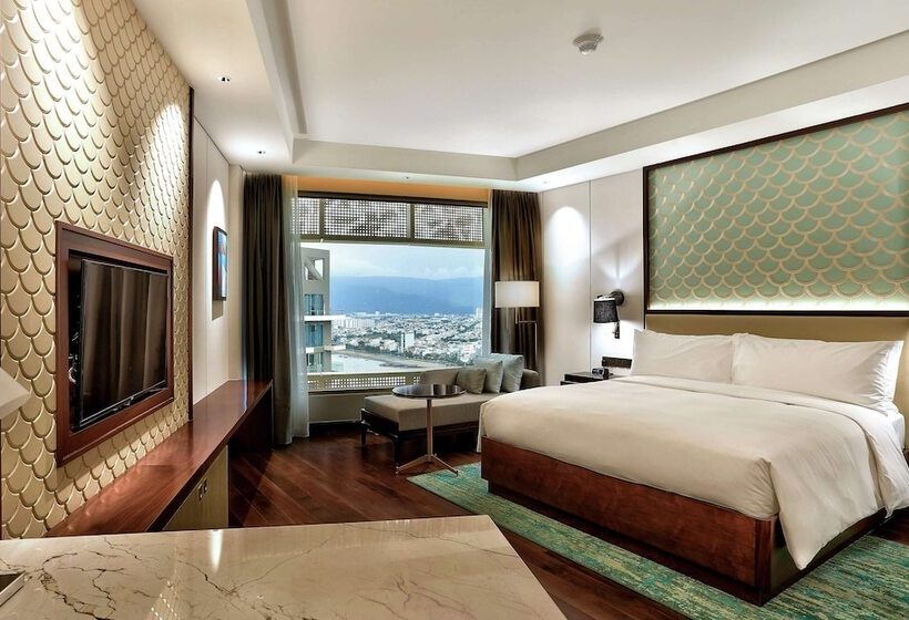 اتاق اجرایی با چشم‌انداز دریا, Hilton Da Nang