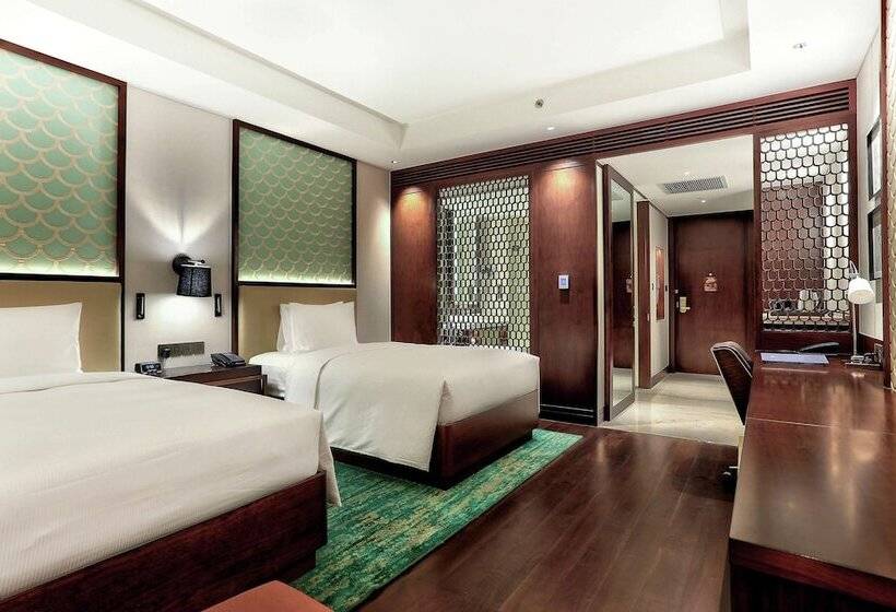 اتاق استاندارد با چشم‌انداز رودخانه, Hilton Da Nang