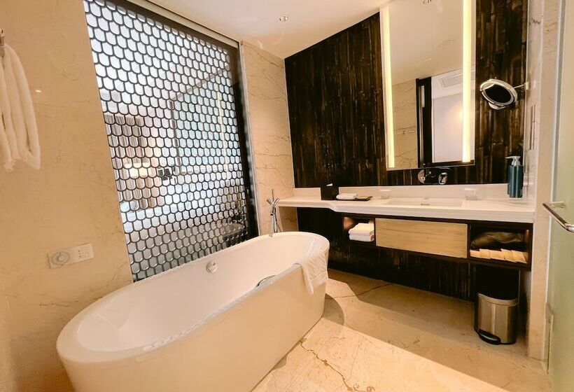 اتاق استاندارد با چشم‌انداز دریا, Hilton Da Nang