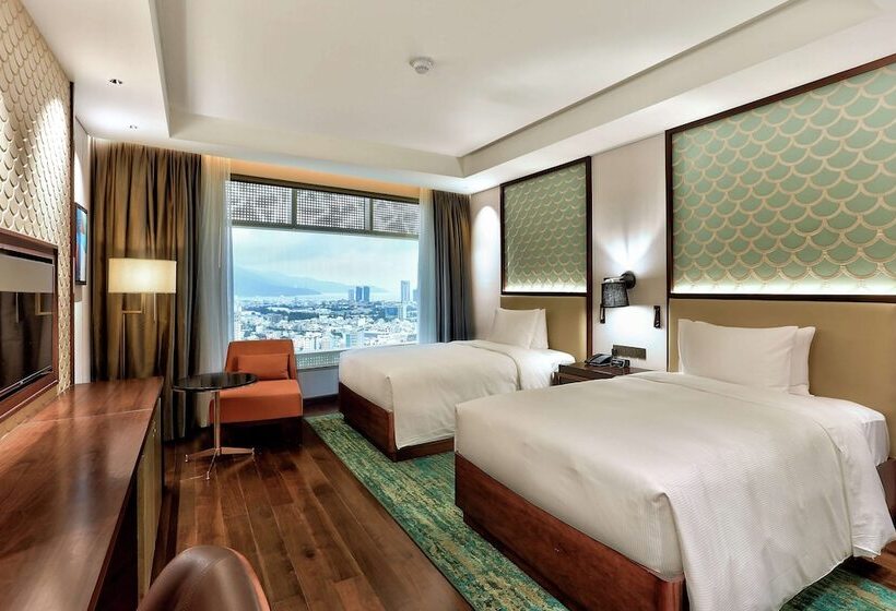 اتاق استاندارد با چشم‌انداز رودخانه, Hilton Da Nang