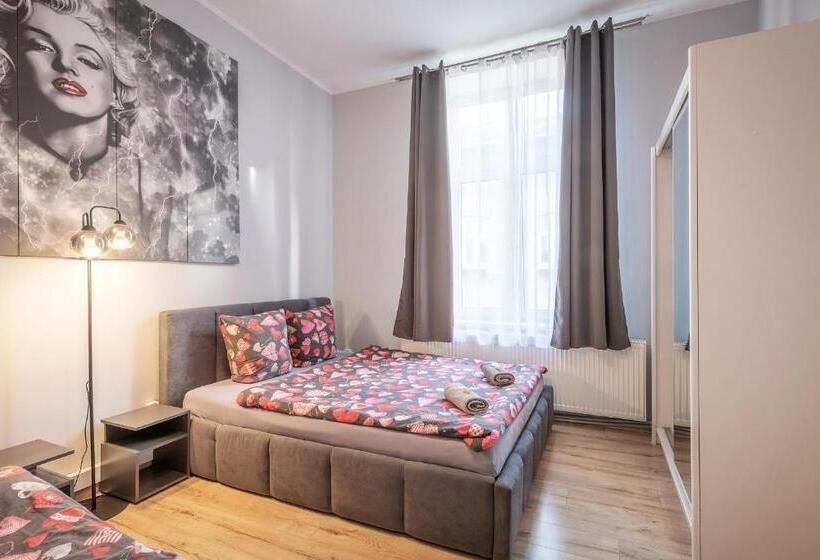חדר סטנדרט לארבעה, Hostel 70s And Queen Apartments