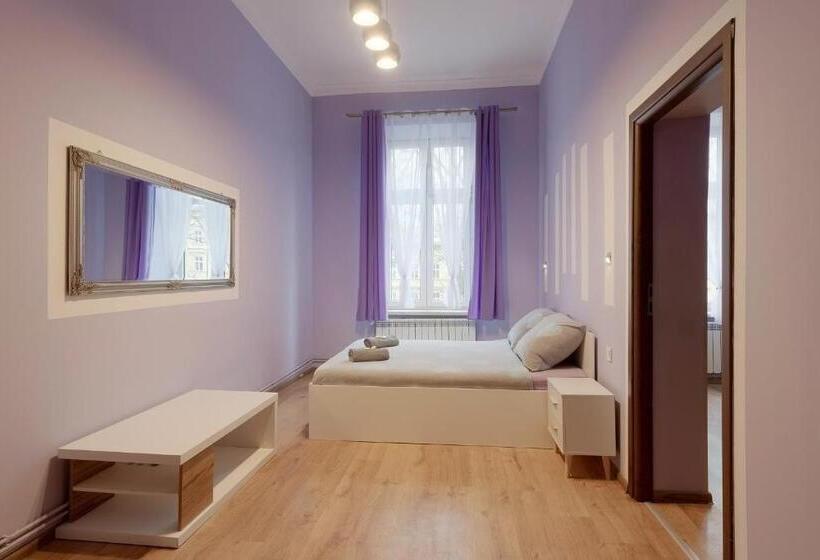 חדר משפחתי, Hostel 70s And Queen Apartments