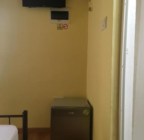 Budget Værelse, Zouglas App Guesthouse