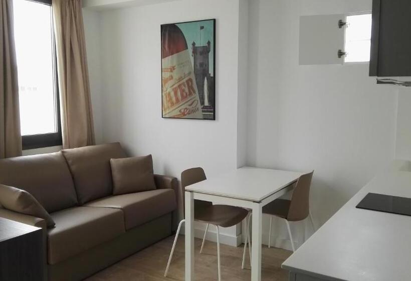 1 Bedroom Penthouse Apartment, Apartamentos Maier