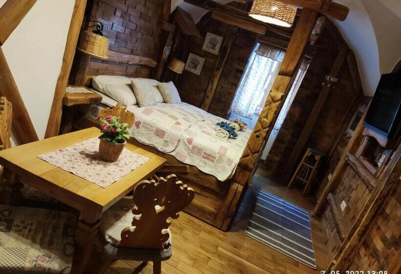 سوییت جونیور لوکس, Old Bled House