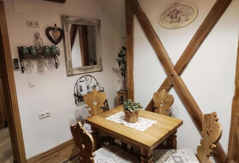 سوییت جونیور لوکس, Old Bled House