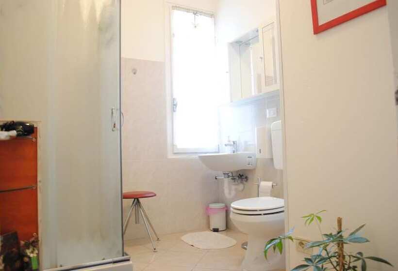 اتاق استاندارد با سرویس بهداشتی مشترک, Dreaming Verona Rooms