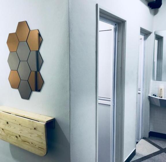 Quarto Estandar Individual Banheiro Compartilhado, The Good Travelers Hostel   Kl Airport