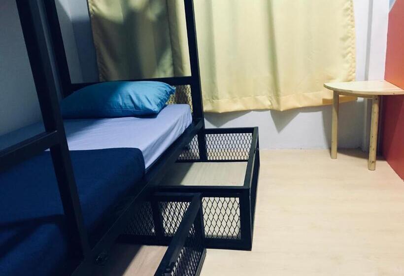 Quarto Estandar Individual Banheiro Compartilhado, The Good Travelers Hostel   Kl Airport