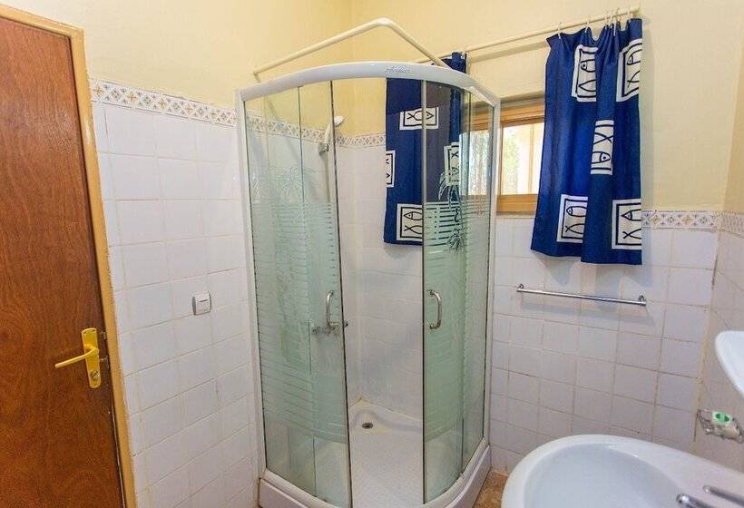 اتاق استاندارد سه نفره, Iris Guesthouse