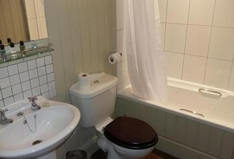 اتاق خانوادگی, The Huntsman Inn