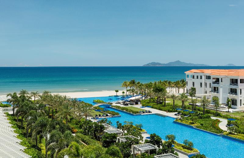 Номер Deluxe Вид на Бассейн, Sheraton Grand Danang Resort & Convention Center