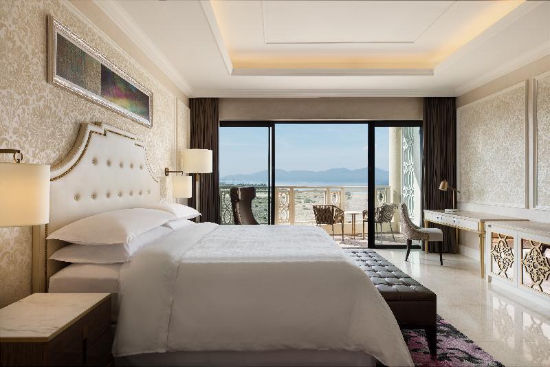 Номер Deluxe с Видом, Sheraton Grand Danang Resort & Convention Center