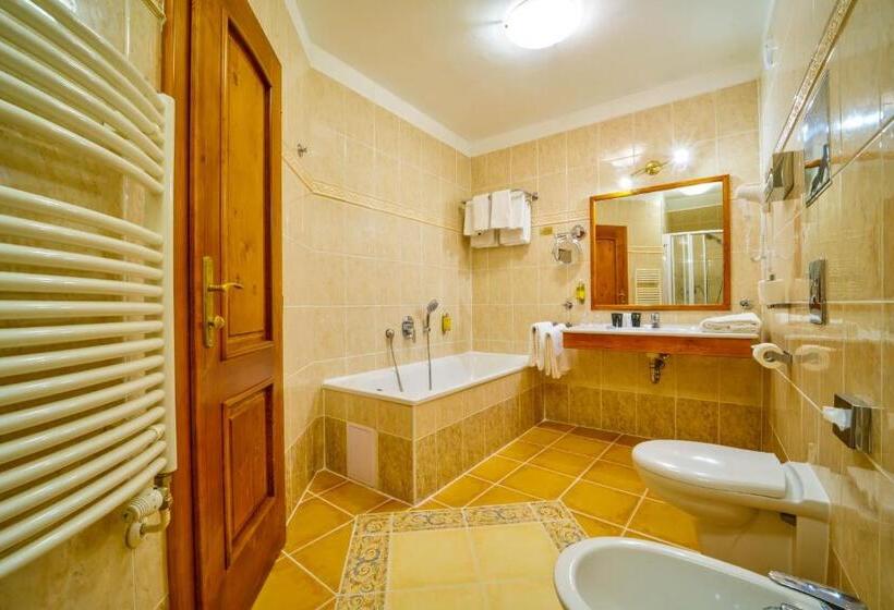 اتاق استاندارد چهار تخته, Josephine Old Town Square Hotel   Czech Leading Hotels