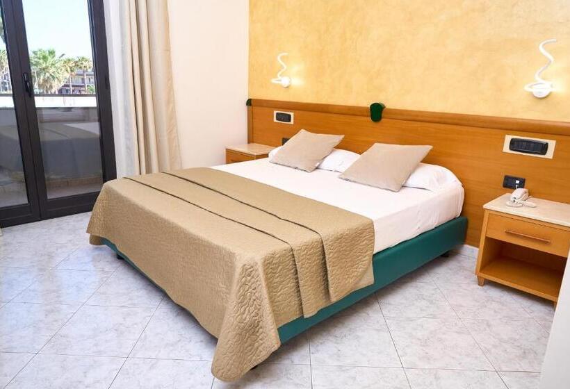 غرفة قياسية ثلاثية, Miramare