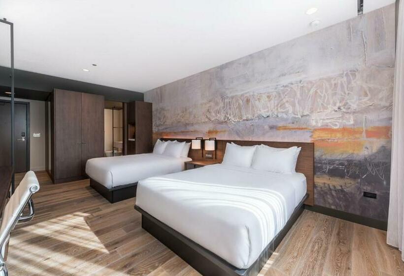 Quarto deluxe, The Hotel & Athletic Club At Midtown