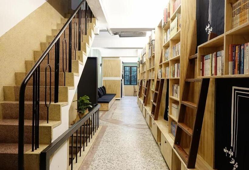 تختخواب در اتاق مشترک, Cao Ji Book Inn Hostel