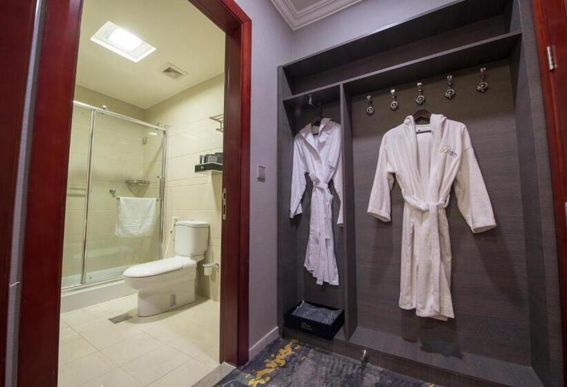 Студия Deluxe, Bram Suites