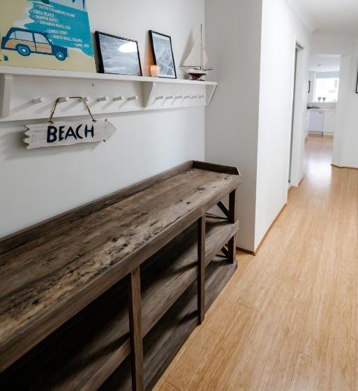 Апартаменты 3 Спальни, Cashelmara Beachfront Apartments