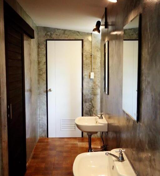 豪华家庭房间, Neat Hostel