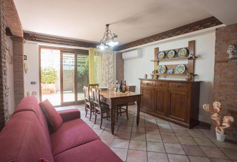 标准间内部标间, Sicilian Home