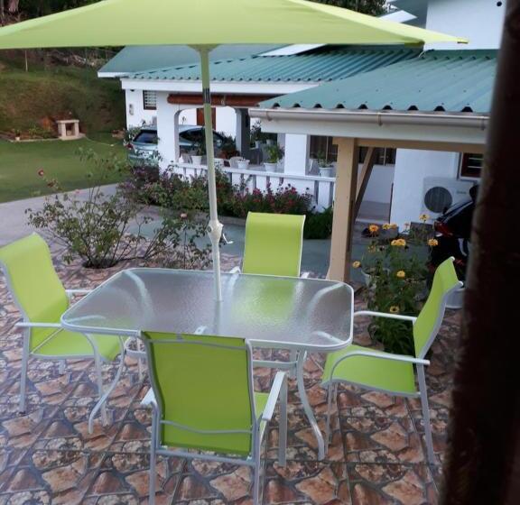 اتاق استاندارد با چشم‌انداز باغ, Loversnest Self Catering