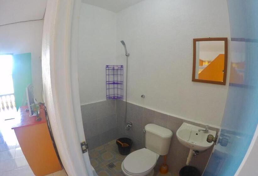 Quarto Familiar, The Biggies Inn