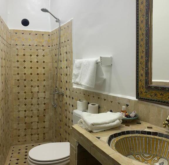 חדר דלוקס, Riad Tingis