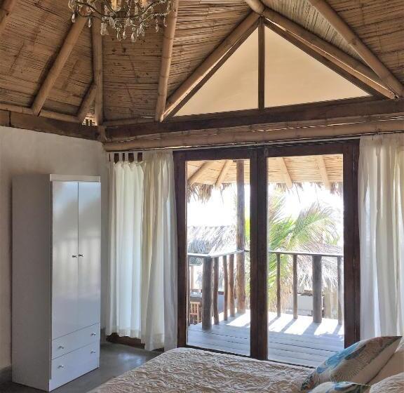 Номер Deluxe Вид на Море с Балконом, Puerto Antiguo