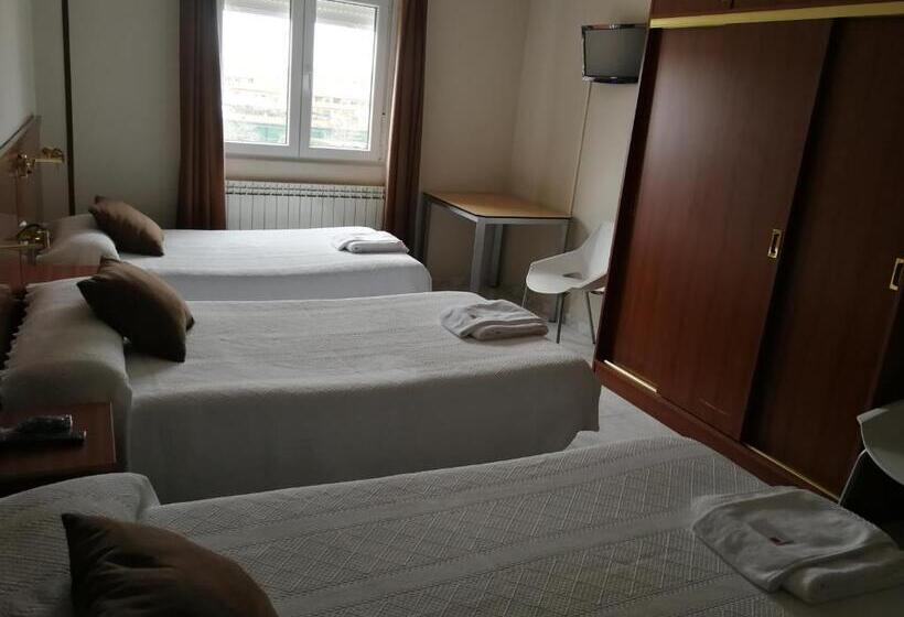Номер Стандарт Трехместный, Hostal Cerecedo