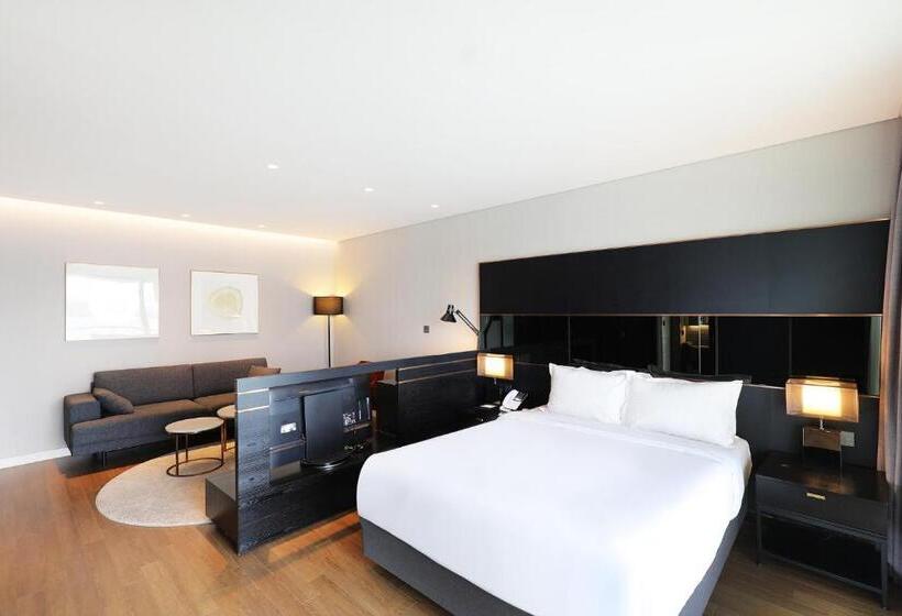 Junior Suite Queen Bed, Marinabay Seoul Ara