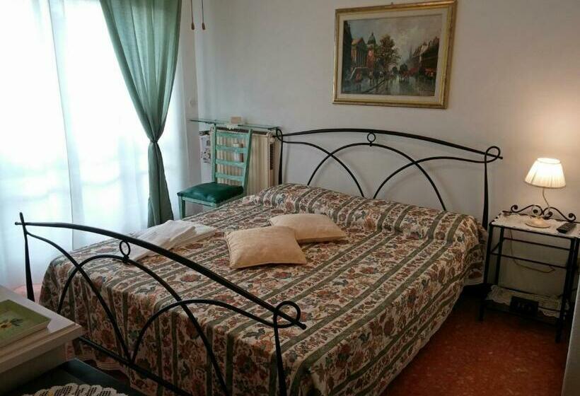 اتاق استاندارد با بالکن, Le Midi Versilia