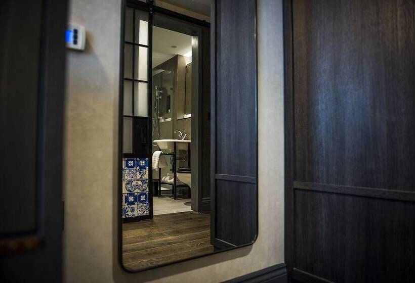 Полулюкс, Clayton Hotel City Of London