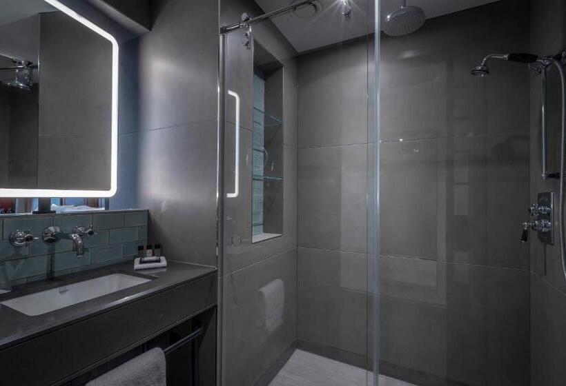 Семейный Номер Deluxe, Clayton Hotel City Of London