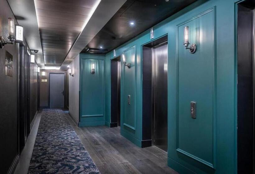 Семейный Номер Deluxe, Clayton Hotel City Of London