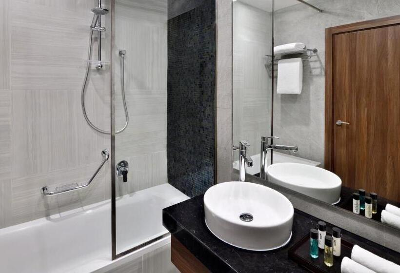 Апартаменты 2 Спальни, Mövenpick Hotel Apartments Downtown Dubai