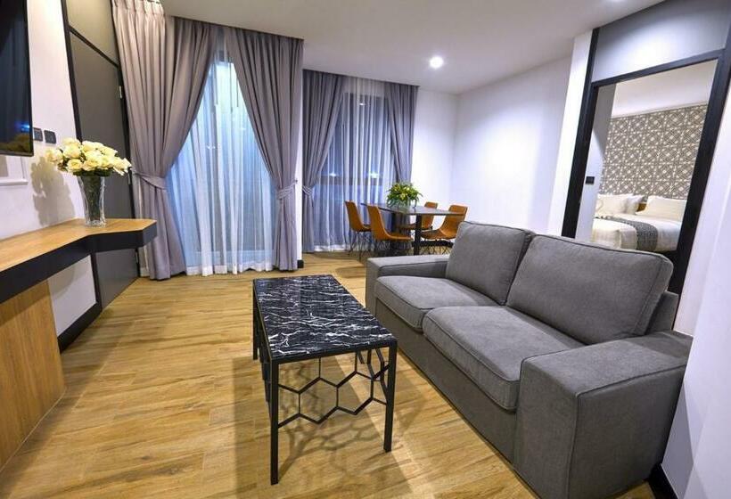 Люкс Премиум, Chezzotel Pattaya