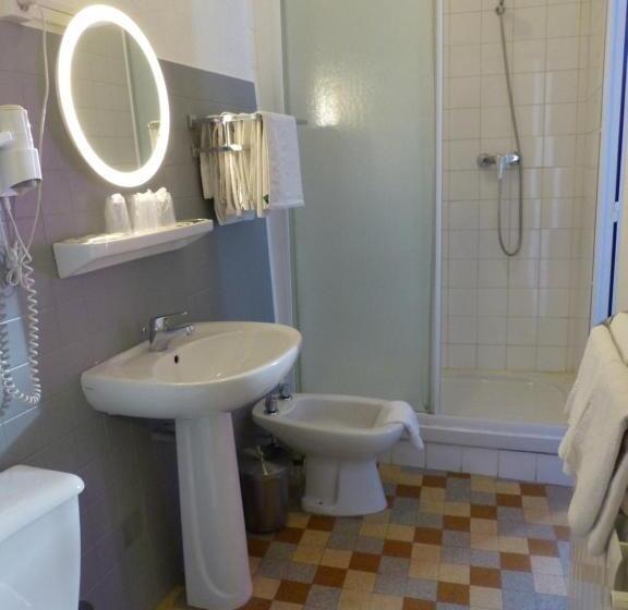 Четырехместный Номер Стандарт, Hôtel Restaurant Le Provence